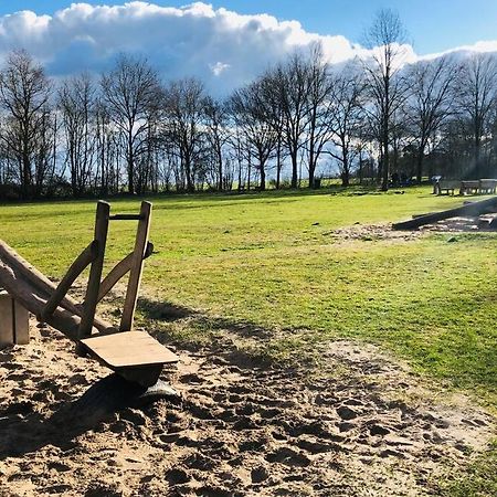 Vakantiebungalow In Bosrijke Omgeving Luttenbergヴィラ エクステリア 写真