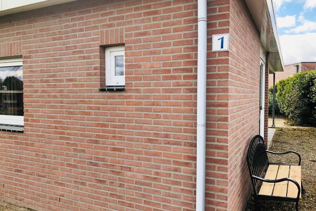 Vakantiebungalow In Bosrijke Omgeving Luttenbergヴィラ エクステリア 写真