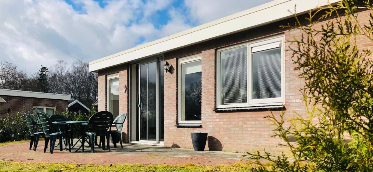 Vakantiebungalow In Bosrijke Omgeving Luttenbergヴィラ エクステリア 写真